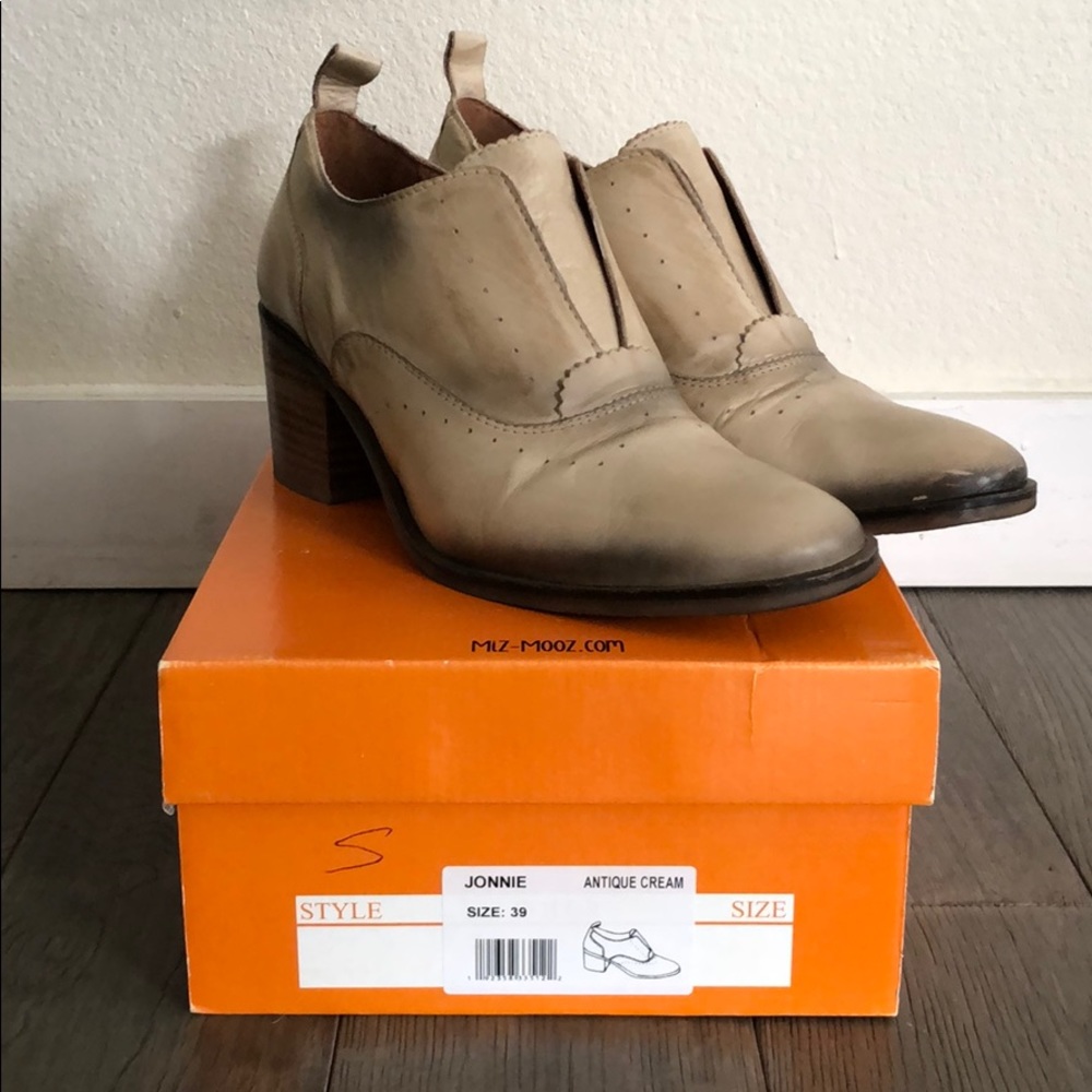 Miz Mooz 39 Jonnie Laceless Oxford Pump Slide On